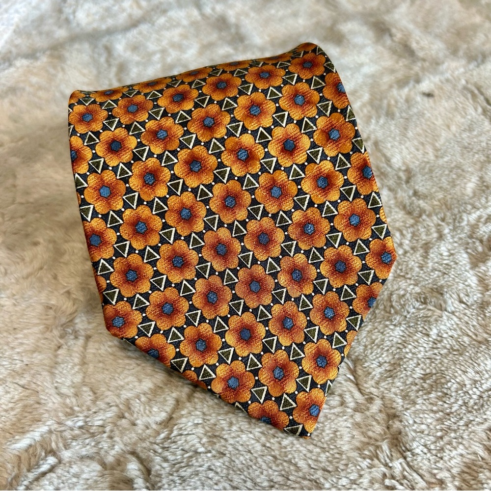 XYZ Inc Floral Patterned Tie in Orange and Blue Floral Silk NWOT 4” Wide 58.5” L